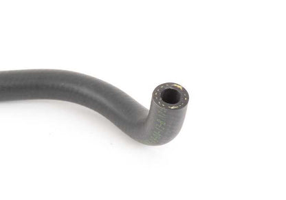 Tuyau d'eau OEM 13541705568 pour BMW E30 et E28. Ils mènent un réfrigérant et vide du moteur. BMW d'origine.