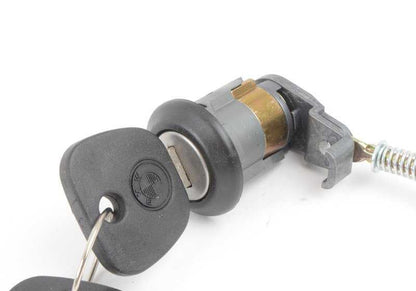 Cierre con llave izquierdo OEM 51211900871 para BMW E28 518i, 520i {todos los modelos compatibles}. Original BMW.