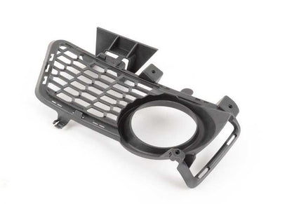 Links vordere Stoßstange OEM 51118054155 für BMW F30, F31, F35, F35N. Originales BMW -Stück, perfekt, um das zerbrochene oder abgenutzte Raster der vorderen Stoßfänger zu ersetzen.