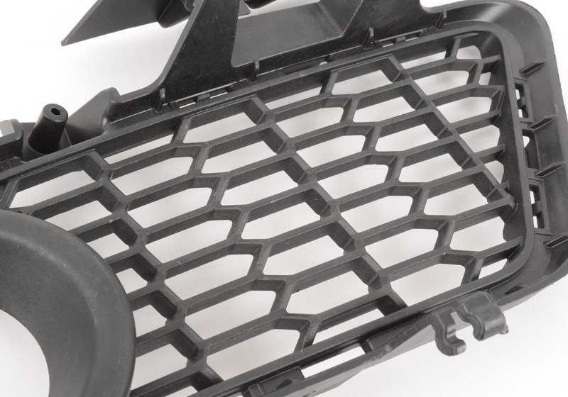 Links vordere Stoßstange OEM 51118054155 für BMW F30, F31, F35, F35N. Originales BMW -Stück, perfekt, um das zerbrochene oder abgenutzte Raster der vorderen Stoßfänger zu ersetzen.