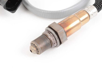 Sonda Lambda OEM 11787523435 para BMW E46, E60, E83. Sensor de oxígeno original BMW. Compatible con motores gasolina y diésel. Detecta y regula mezcla aire-combustible para un mejor rendimiento. Original BMW.