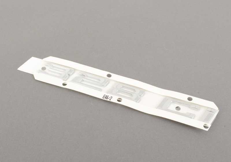 Emblema trasero adhesivo OEM 51148240124 para BMW E46. Original BMW.