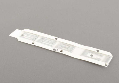 Emblema trasero adhesivo OEM 51148240124 para BMW E46. Original BMW.