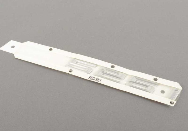 Emblema trasero "525i" OEM 51147039784 para BMW Serie 5 {E60, E60N, E61, E61N}. Original BMW.