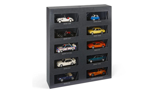 Set de miniaturas de colección BMW 1:64 OEM 80425B5F660 para BMW {328, 507, 2002, 3.0 CSL, 750iL, Isetta, M1, M3, Z8, i8 Roadster}. Original BMW.