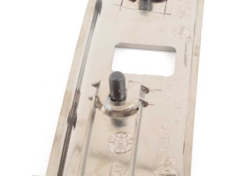 Moldura central izquierda OEM 51452694101 para BMW Serie 5 (E39). Original BMW.