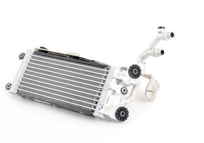 Radiador adicional de agua OEM 17007805138 para BMW E90, E90N, E84. Original BMW.