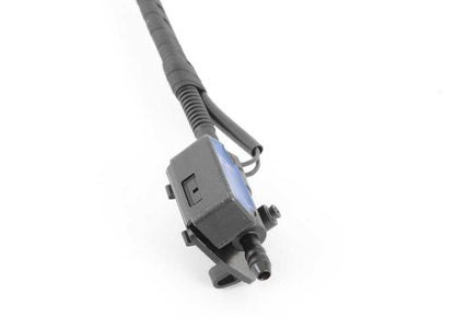 Cadena de toberas limpiaparabrisas OEM 61667367464 para BMW F32, F32N, F33, F33N, F36, F36N, F82, F82N, F83, F83N. Original BMW.