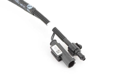 Cadena de toberas limpiaparabrisas OEM 61667367464 para BMW F32, F32N, F33, F33N, F36, F36N, F82, F82N, F83, F83N. Original BMW.