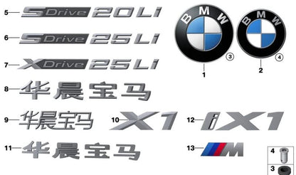 OEM 51145A4DDC6 Emblema frontal esquerda para BMW x1 {u11: 16i, 20d, 20i, m35i, xDrive20D}. BMW original.