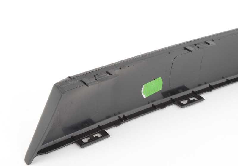 Moldura lateral derecha OEM 51111945908 para BMW E30. Pieza original BMW. Ideal para sustituir la moldura de la parte frontal derecha del paragolpes en modelos Serie 3 clásicos.