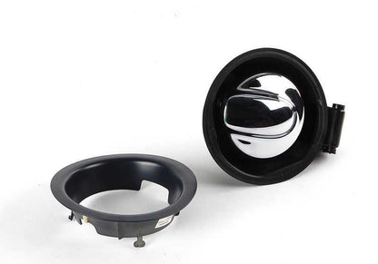 Tapa de gasolina cromada OEM 51170419864 para MINI R55 Cooper. Sustituye la tapa del depósito por una versión en cromo. Compatible con R55 Cooper (2007–2014). Original MINI.