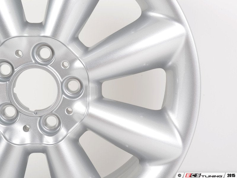 Cerchio in lega leggera MINI 7Jx18 ET54 argento (argento brillante) OEM 36116855116 per MINI F55, F56, F57... e altro ancora. MINI originale.