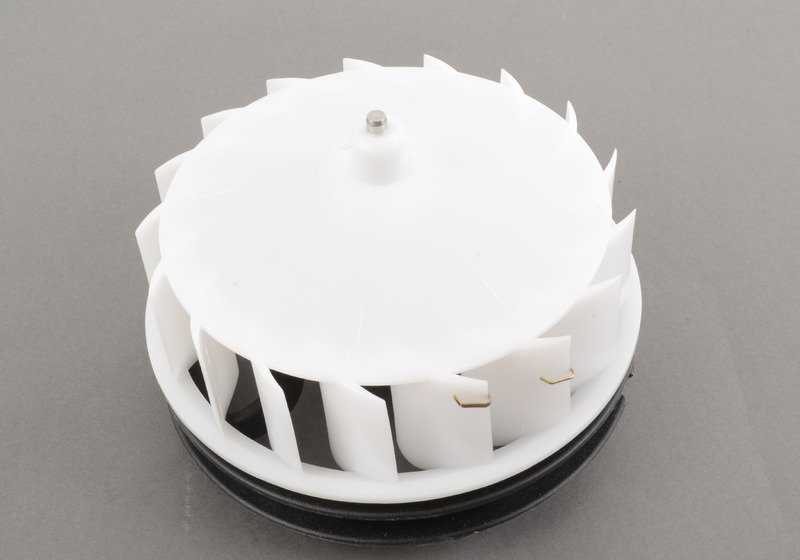 Ventilador calefacción OEM 64111357890 para BMW E9 {2.5 CS, 800 CS, 3.0 CSL, 3.0 CSi}. Compatible con modelos fabricados entre 1968 y 1975. Pieza original BMW.
