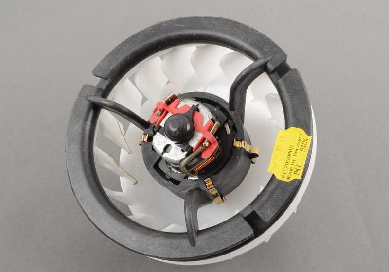 Ventilador calefacción OEM 64111357890 para BMW E9 {2.5 CS, 800 CS, 3.0 CSL, 3.0 CSi}. Compatible con modelos fabricados entre 1968 y 1975. Pieza original BMW.