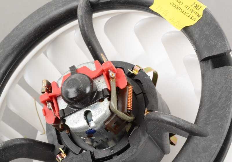 Ventilador calefacción OEM 64111357890 para BMW E9 {2.5 CS, 800 CS, 3.0 CSL, 3.0 CSi}. Compatible con modelos fabricados entre 1968 y 1975. Pieza original BMW.