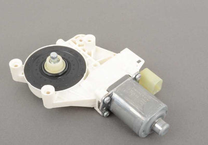 Motor elevalunas trasero derecho OEM 67627198174 para BMW E93 y E93N. Original BMW.