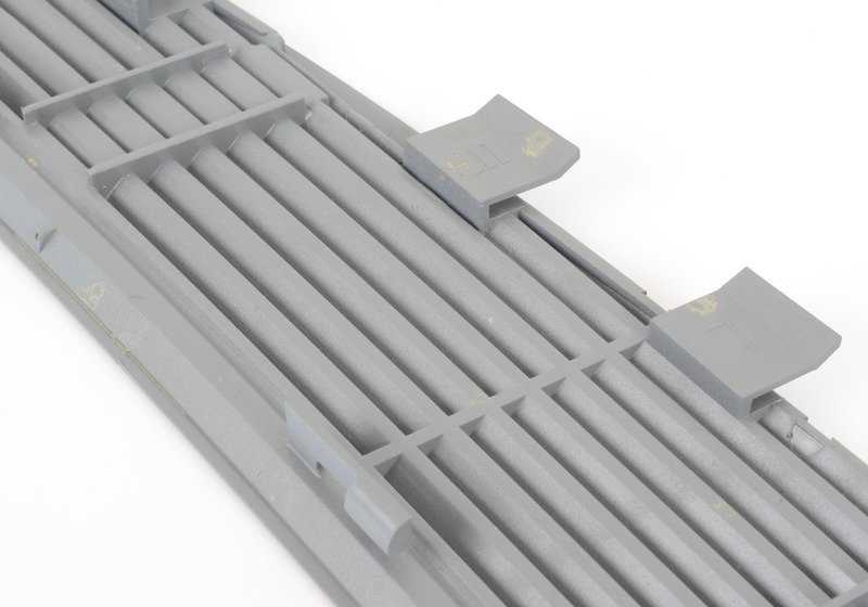 Rejilla de ventilación izquierda para bandeja portaobjetos OEM 51468204353 para BMW E39. Original BMW.