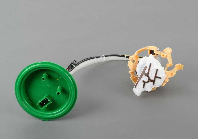 Bomba de combustible con aforador derecho OEM 16117194000 para BMW Serie 7 E65, E66. Pieza original BMW.