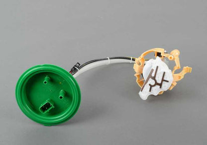 Bomba de combustible con aforador derecho OEM 16117194000 para BMW Serie 7 E65, E66. Pieza original BMW.