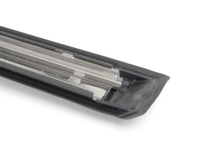 Moldura embellecedora puerta delantera izquierda OEM 51131952893 para BMW E30. Original BMW.
