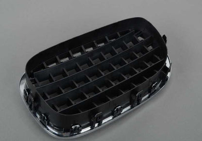 Rejilla decorativa delantera derecha OEM 51137203198 para BMW F01, F02, F04. Original BMW.