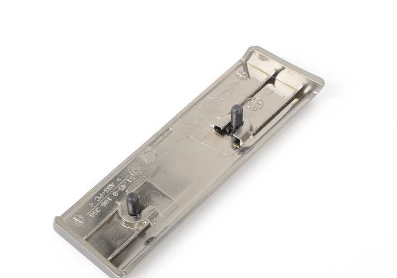 Embellecedor interior izquierdo central Titan Line OEM 51452695567 para BMW E39. Original BMW.