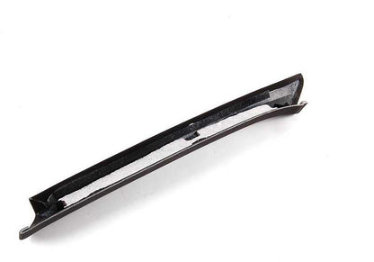 Cubierta embellecedora derecha para parabrisas OEM 51438152682 para BMW E31. Original BMW.