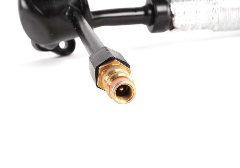 Tubo de aspiración del evaporador al compresor OEM 64538371321 para BMW E39 535i y 540i. Conecta el A/C correctamente. Original BMW.