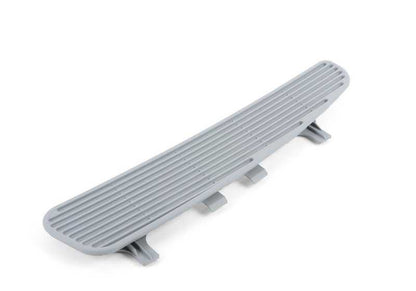 Rejilla de ventilación derecha para bandeja de maletero OEM 51468204322 para BMW E39 520d, 520i {todos los modelos compatibles}. Color gris. Original BMW.