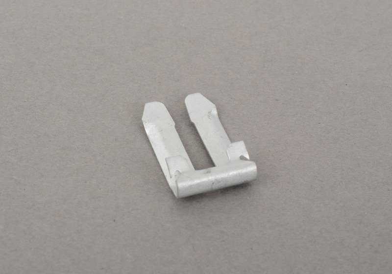 Clip de sujeción OEM 51258176479 para BMW E36 {318i, 318is, 320i}. Pieza original BMW. Ideal para fijaciones del sistema de capota eléctrica u otras sujeciones en carrocería.