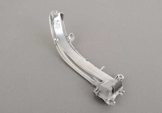 Luz adicional à esquerda para a BMW F20, F21, F22, F23, F87, F30, F31, F34, F35, F32, F33, F36, I01, E84 (OEM 63137280771). BMW original
