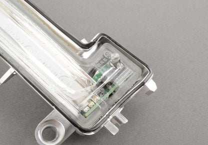 Luz intermitente adicional espejo izquierdo para BMW F20, F21, F22, F23, F87, F30, F31, F34, F35, F32, F33, F36, I01, E84 (OEM 63137280771). Original BMW