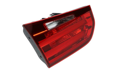 Piloto trasero izquierdo maletero OEM 63217372793 para BMW F30, F31, F80. Compatible con versiones 316d, varios motores y transmisiones. Original BMW.