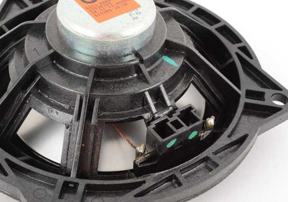 Altavoz central sistema Top HiFi OEM 65136945412 para BMW E81 (116d, 116i). Mejora el sonido del coche con este altavoz original BMW. Compatible con modelos de 2007 a 2011. Original BMW.