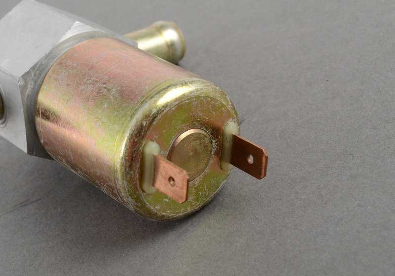 Zusätzliches Luftventil für BMW E12, E24, E23 (OEM 13641276163). Original BMW.