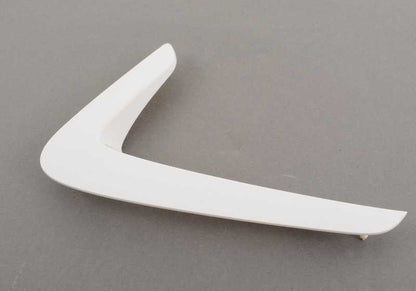 Conducto de aire lateral delantero izquierdo (imprimado) OEM 51747381993 para BMW F32, F33, F36. Original BMW.