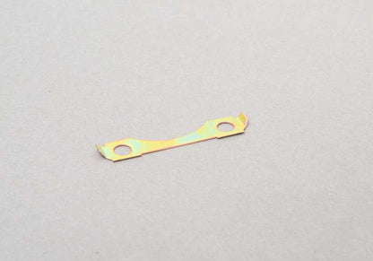 Fiche de fixation OEM 11531251825 pour BMW E21, E12, E28. Pièce BMW originale. Idéal pour assurer des composants du système de refroidissement tels que la pompe à eau et le ventilateur.