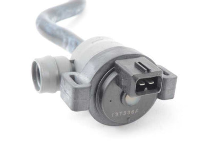 Válvula de ventilación del depósito con tubo OEM 13907619297 para BMW F07, F10, F11, F12, F13, F01, F02, F04, E70, E71, E72. Original BMW.