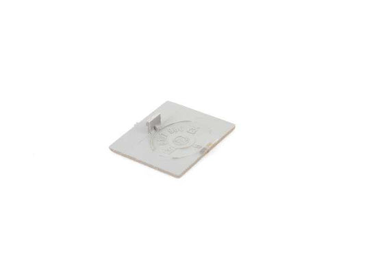Tapón embellecedor OEM 51168149601 para BMW E34 518i, 520i, 525i (modelos compatibles con motores M43, M40, M50). Pieza original BMW. Ideal para la tapa de la carrocería en maletero.