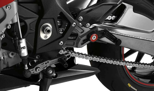 Sistema de reposapiés HP derecho OEM 77258569048 para motos BMW S 1000 RR (09/2015-11/2018), S 1000 R (01/2016-11/2020). Original BMW Motorrad.