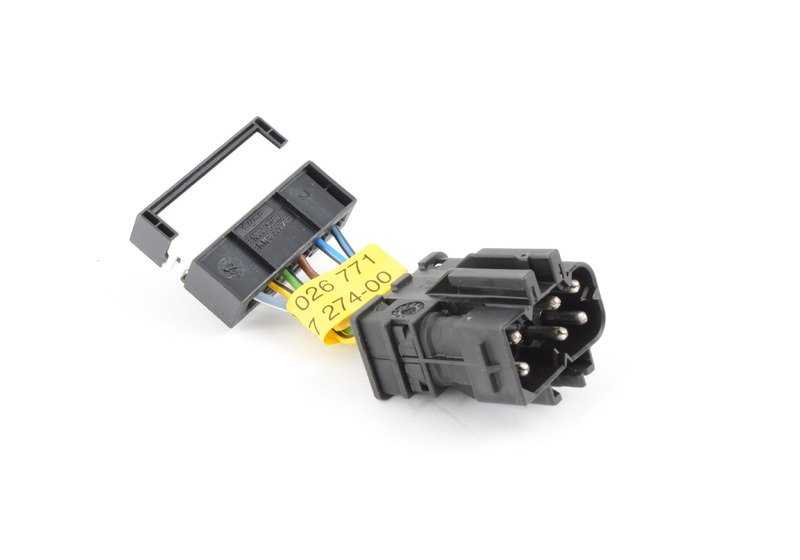 Cable adaptador luz trasera derecha OEM 63120026771 para BMW E39. Repuesto original BMW.