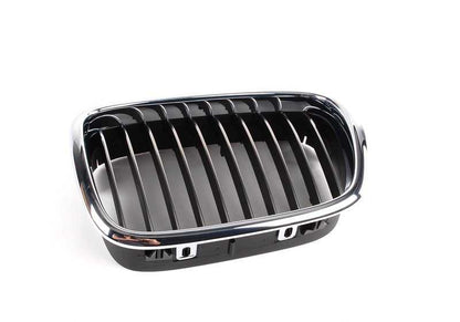 Rejilla decorativa izquierda cromada OEM 51132497261 para BMW E39 535i y 540i (modelos desde 1996 hasta 2003). Original BMW.