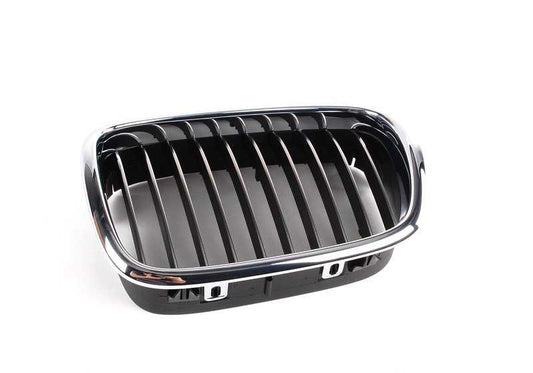 Rejilla decorativa izquierda cromada OEM 51132497261 para BMW E39 535i y 540i (modelos desde 1996 hasta 2003). Original BMW.