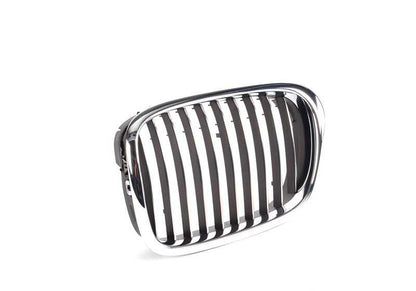 Rejilla decorativa izquierda cromada OEM 51132497261 para BMW E39 535i y 540i (modelos desde 1996 hasta 2003). Original BMW.