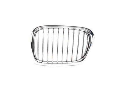 Rejilla decorativa izquierda cromada OEM 51132497261 para BMW E39 535i y 540i (modelos desde 1996 hasta 2003). Original BMW.