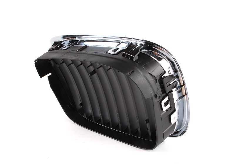 Rejilla decorativa izquierda cromada OEM 51132497261 para BMW E39 535i y 540i (modelos desde 1996 hasta 2003). Original BMW.