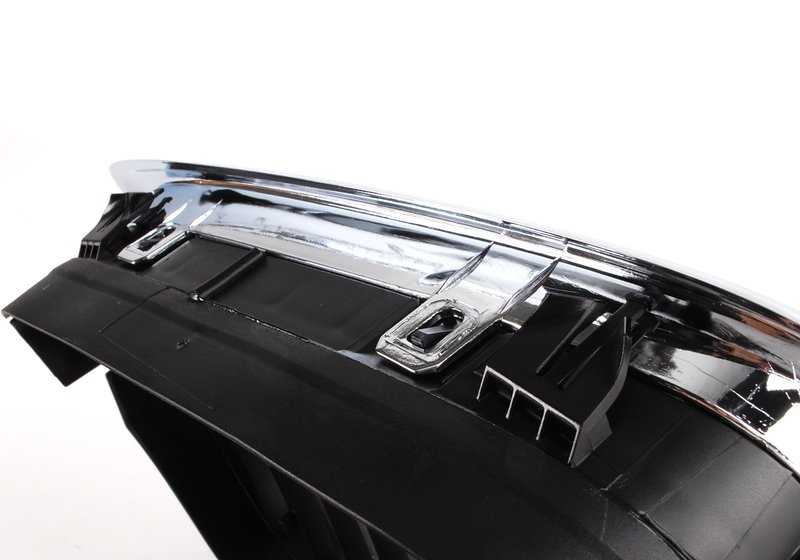 Rejilla decorativa izquierda cromada OEM 51132497261 para BMW E39 535i y 540i (modelos desde 1996 hasta 2003). Original BMW.