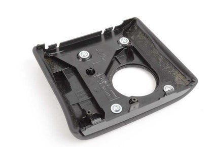 Linksabdeckung OEM 51168410977 für BMW Z3 E36 {Z3 1,8, 1,9, 2,0 mit M43, M44, M52} Motoren. Original BMW Stück. Schwarze Farbe für Versionen mit manueller und automatischer Änderung geeignet.