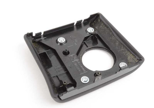 Linksabdeckung OEM 51168410977 für BMW Z3 E36 {Z3 1,8, 1,9, 2,0 mit M43, M44, M52} Motoren. Original BMW Stück. Schwarze Farbe für Versionen mit manueller und automatischer Änderung geeignet.